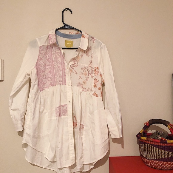 Unique Blouse - Picture 2 of 3